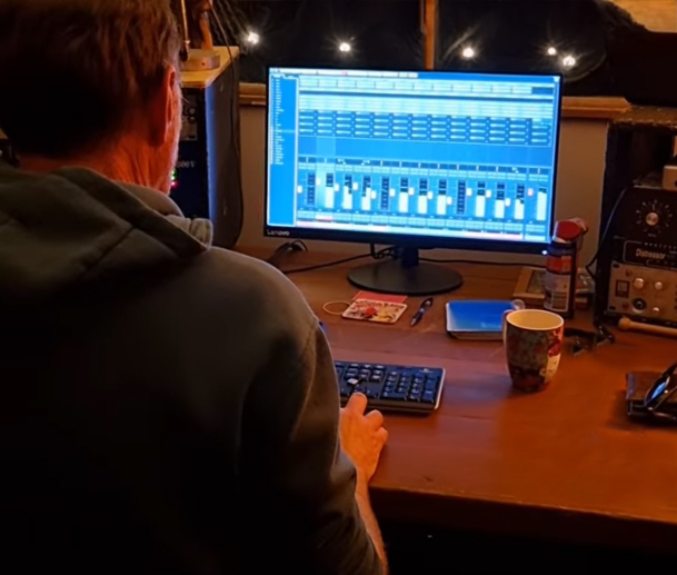 Robbie Long Recordings on Spotify